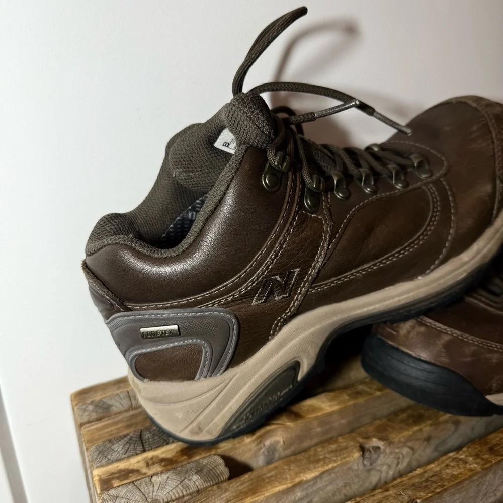 New Balance 978 Goretex Waterproof Trail Hiking Boots. Casual walking shoes. 9.5